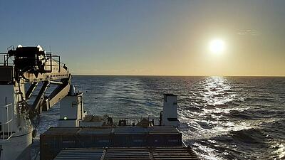 Sonnenuntergang auf der MS Silver Supporter auf dem Weg nach Pitcairn